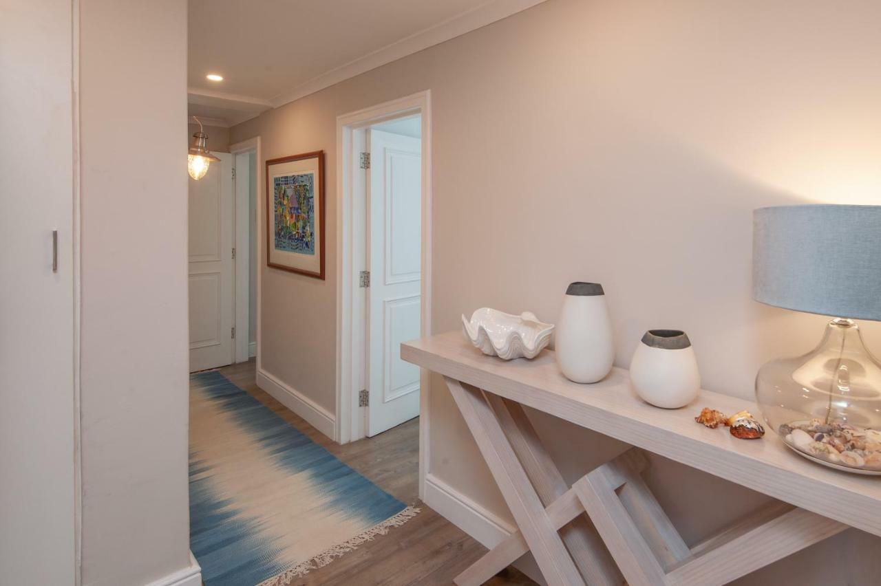 The Sun, Whales & Waves - Seafront Apartment Hermanus Bagian luar foto